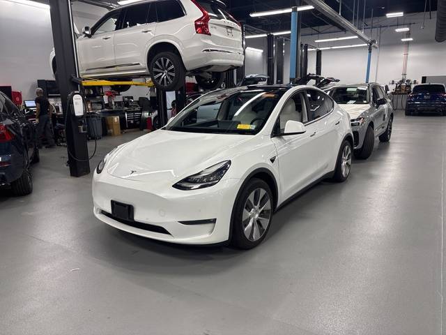 2021 Tesla Model Y Long Range AWD photo