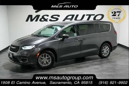 2023 Chrysler Pacifica Minivan Touring L FWD photo