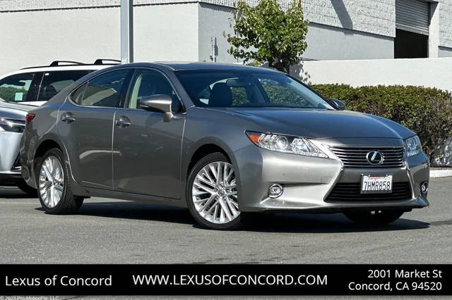 2015 Lexus ES  FWD photo