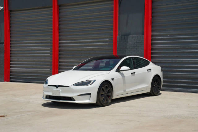 2023 Tesla Model S Standard Range AWD photo