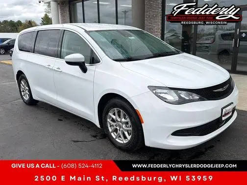2023 Chrysler Voyager LX FWD photo