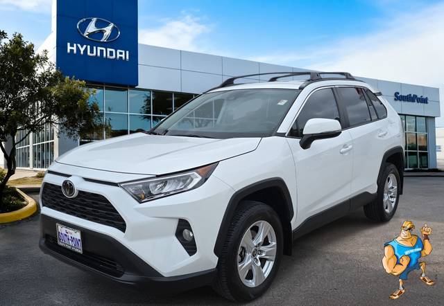 2021 Toyota RAV4 XLE FWD photo