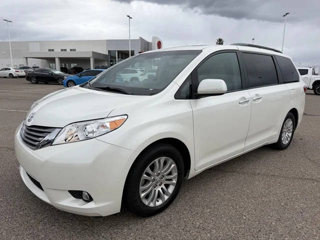 2017 Toyota Sienna Limited FWD photo