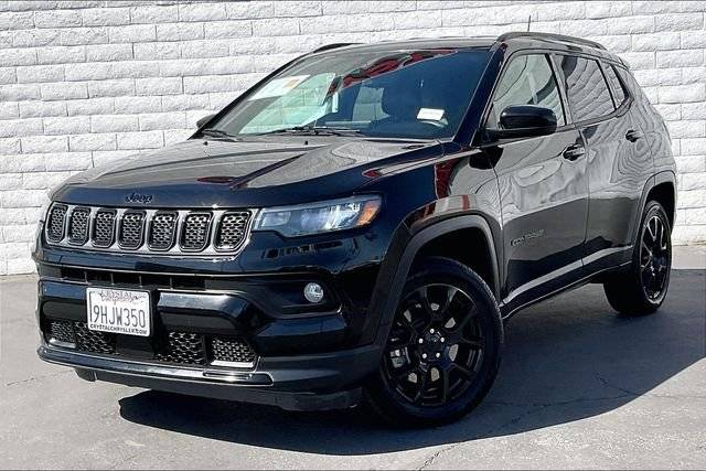 2023 Jeep Compass Altitude 4WD photo