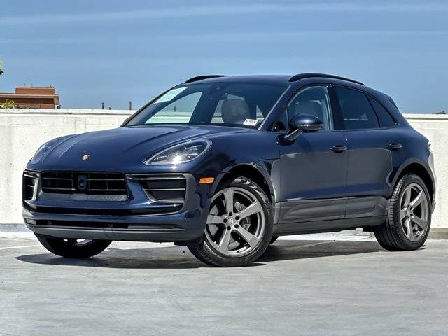 2023 Porsche Macan AWD photo