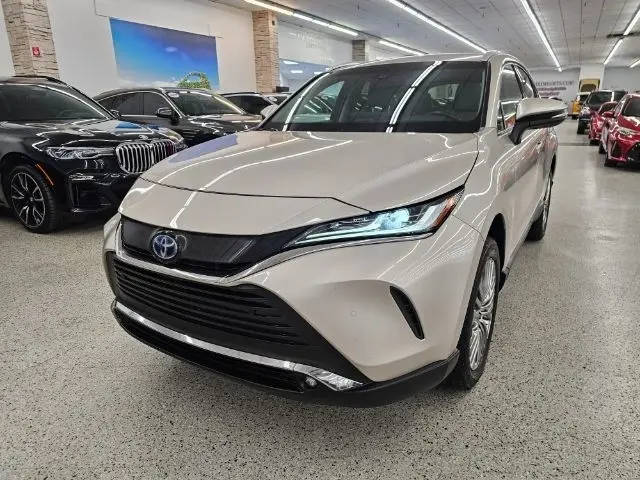 2023 Toyota Venza  AWD photo