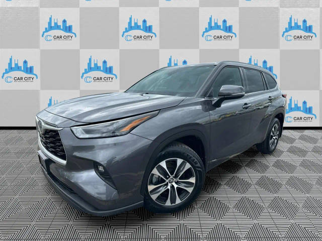 2022 Toyota Highlander Hybrid XLE AWD photo