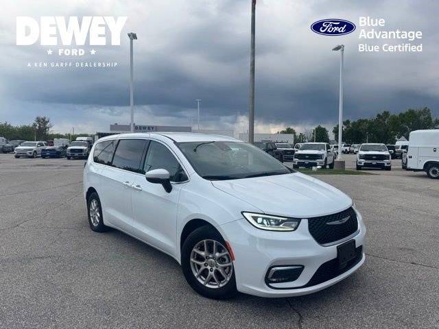 2023 Chrysler Pacifica Minivan Touring L FWD photo
