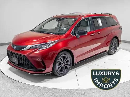 2022 Toyota Sienna XSE FWD photo