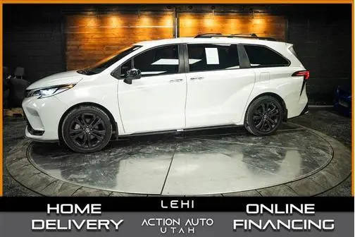 2022 Toyota Sienna XSE FWD photo