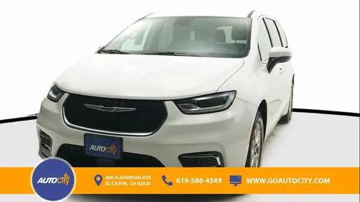 2023 Chrysler Pacifica Minivan Touring L FWD photo