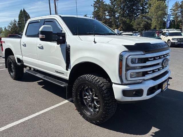 2023 Ford LARIAT 4WD photo