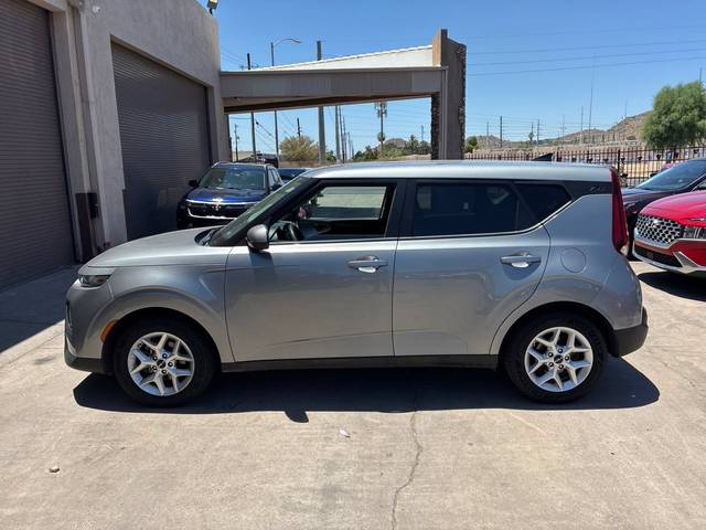 2022 Kia Soul LX FWD photo