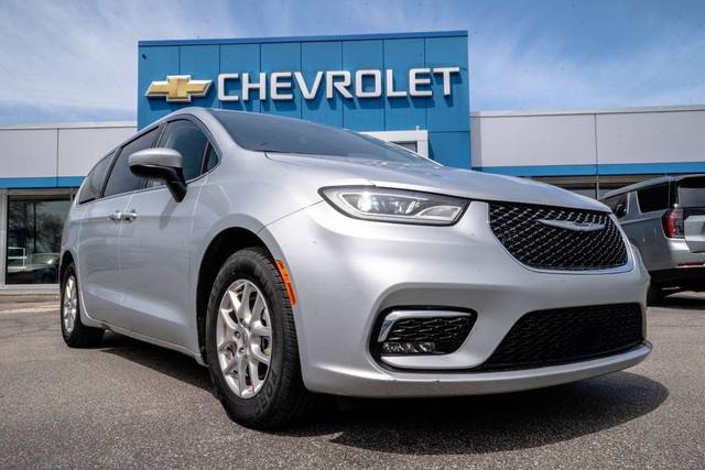 2023 Chrysler Pacifica Minivan Touring L FWD photo