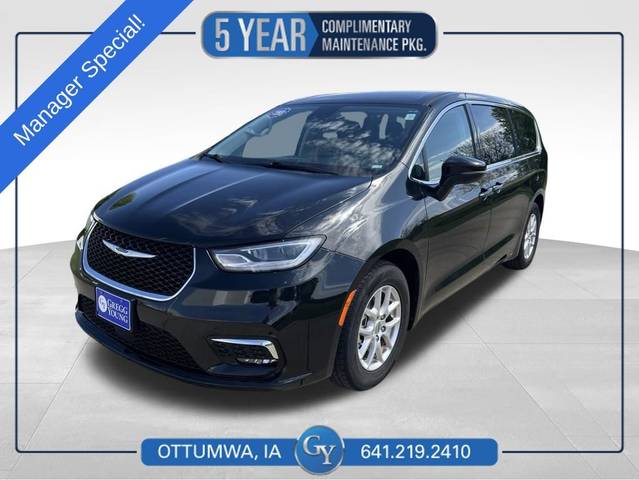 2023 Chrysler Pacifica Minivan Touring L FWD photo