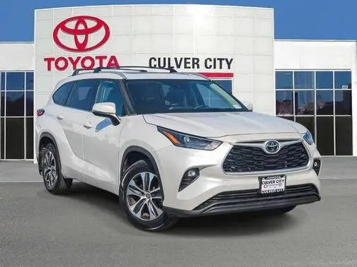 2022 Toyota Highlander XLE FWD photo
