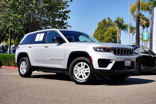 2023 Jeep Grand Cherokee Laredo RWD photo