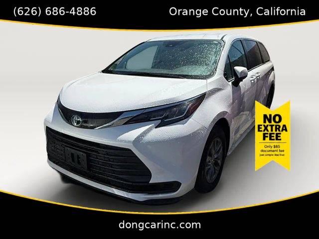 2021 Toyota Sienna LE FWD photo