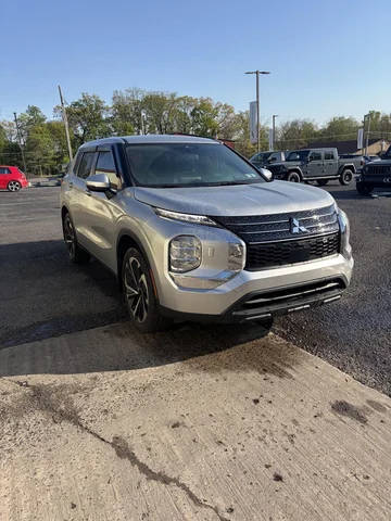 2022 Mitsubishi Outlander ES 4WD photo