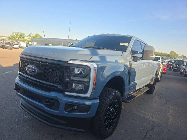 2023 Ford F-250 Super Duty LARIAT 4WD photo