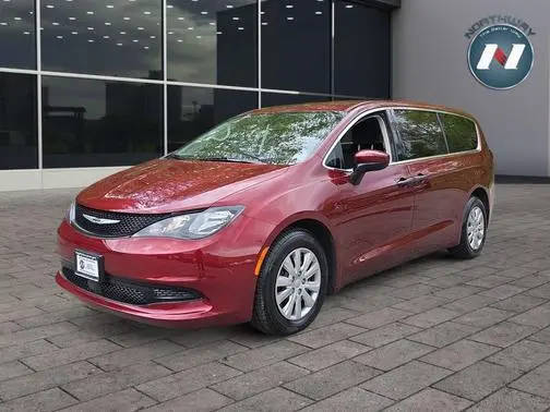 2021 Chrysler Voyager L FWD photo