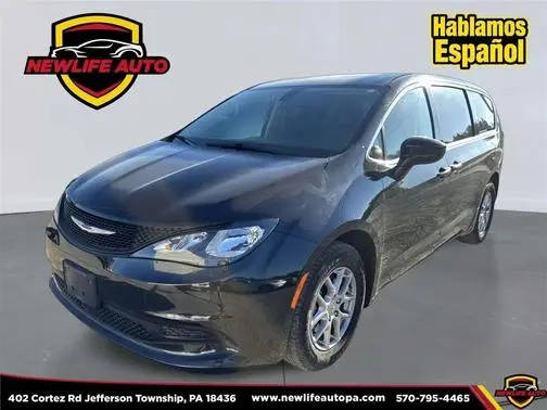 2022 Chrysler Voyager LX FWD photo