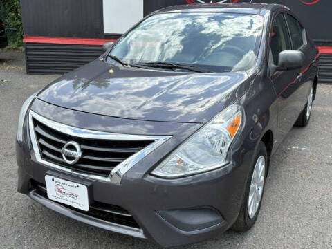 2015 Nissan Versa S FWD photo