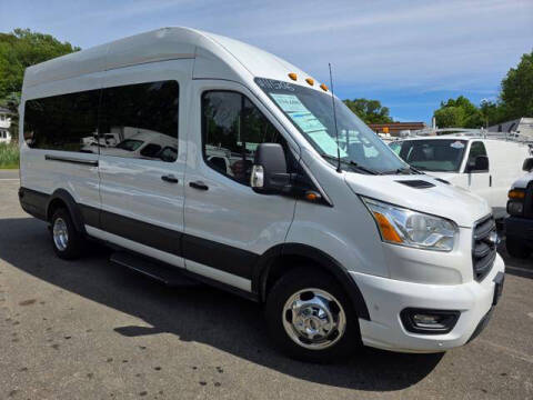 2020 Ford Transit Passenger Wagon XLT RWD photo