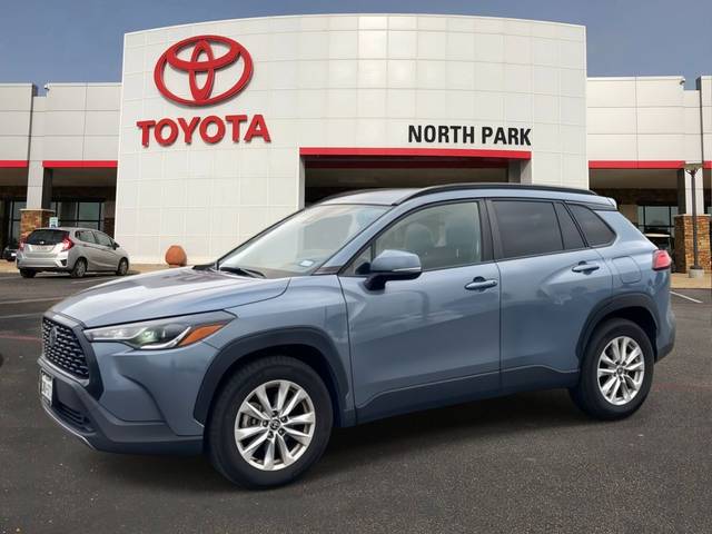 2022 Toyota Corolla Cross LE FWD photo