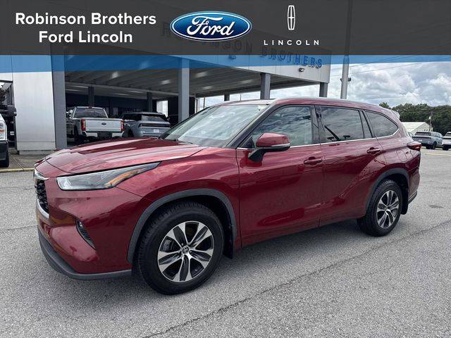 2022 Toyota Highlander XLE FWD photo