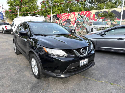 2017 Nissan Rogue Sport S FWD photo