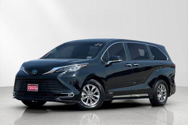 2021 Toyota Sienna LE FWD photo