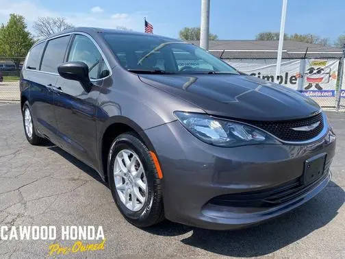 2020 Chrysler Voyager LX FWD photo