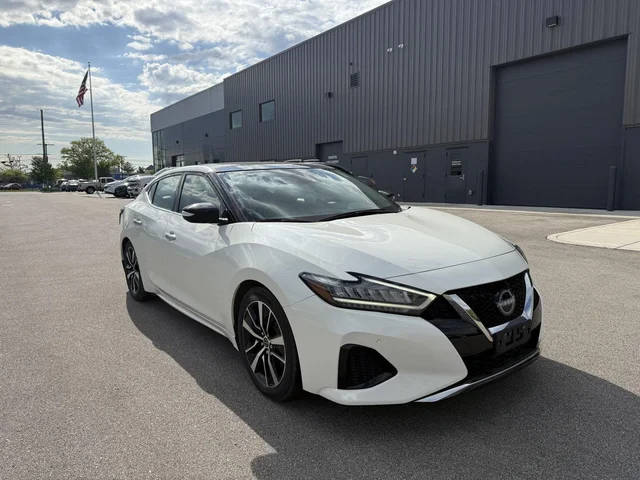 2023 Nissan  SL FWD photo