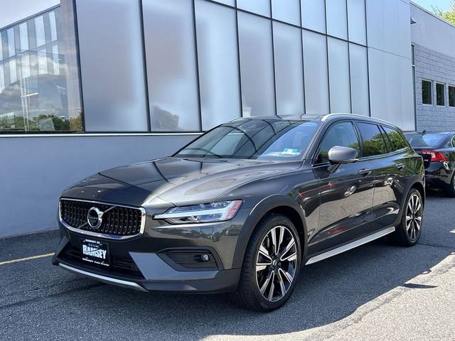 2020 Volvo V60 Cross Country  AWD photo