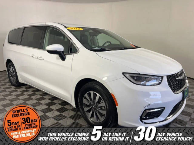 2023 Chrysler Pacifica Minivan Hybrid Touring L FWD photo
