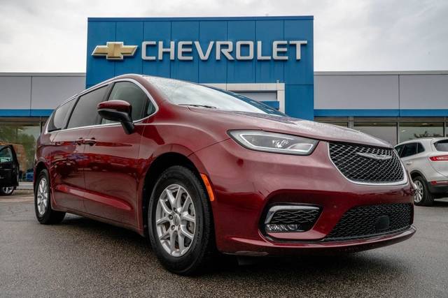 2023 Chrysler Pacifica Minivan Touring L FWD photo