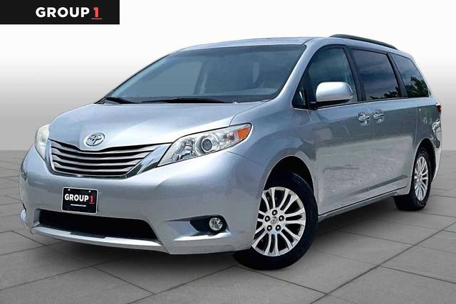 2015 Toyota Sienna XLE FWD photo