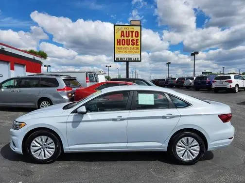 2019 Volkswagen Jetta FWD photo
