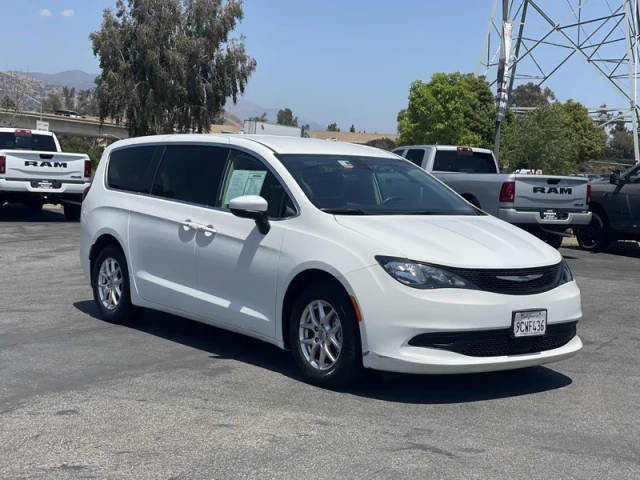 2022 Chrysler Voyager LX FWD photo