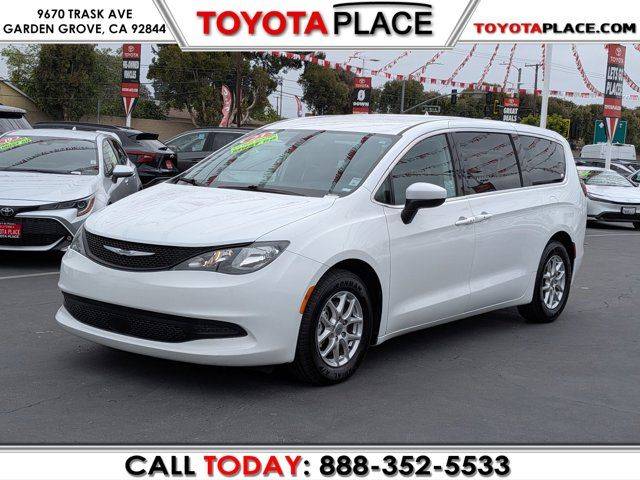 2023 Chrysler Voyager LX FWD photo