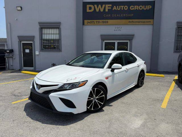 2020 Toyota Camry SE FWD photo