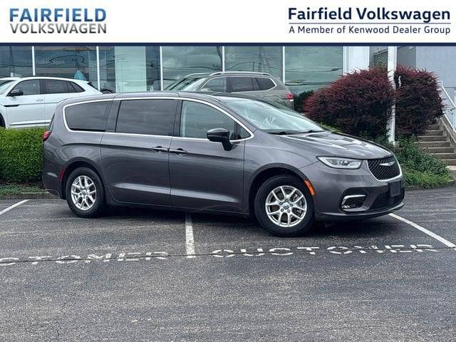 2023 Chrysler Pacifica Minivan Touring L FWD photo