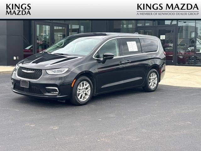 2023 Chrysler Pacifica Minivan Touring L FWD photo