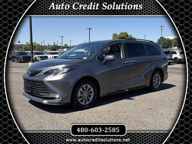 2023 Toyota Sienna XLE FWD photo