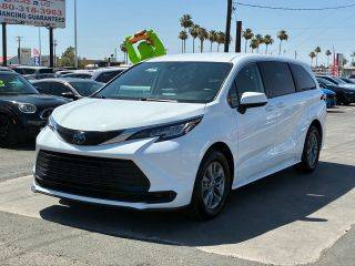 2022 Toyota Sienna LE FWD photo