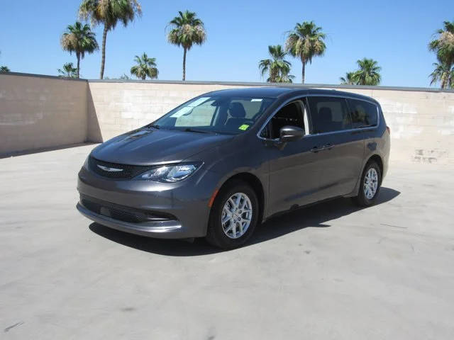 2023 Chrysler Voyager LX FWD photo