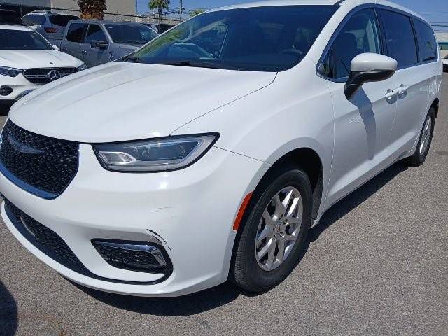 2023 Chrysler Pacifica Minivan Touring L FWD photo