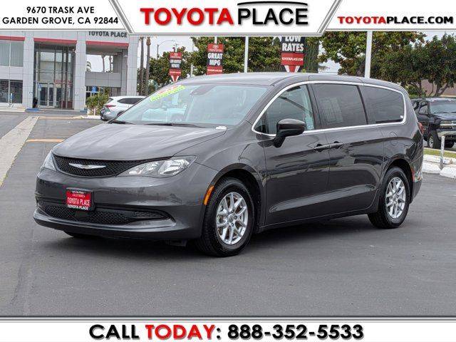 2023 Chrysler Voyager LX FWD photo