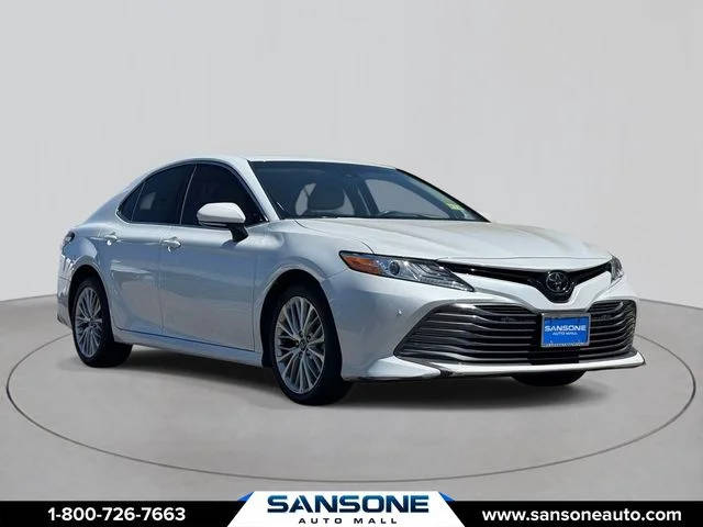 2018 Toyota Camry XLE FWD photo